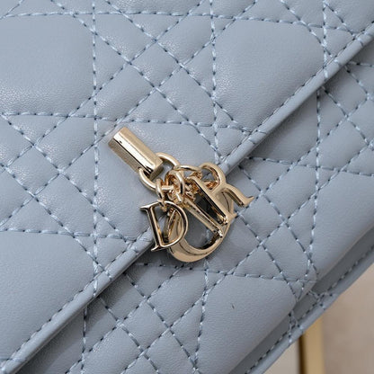 Modern Refined White Embroidered Leather Shoulder Bag