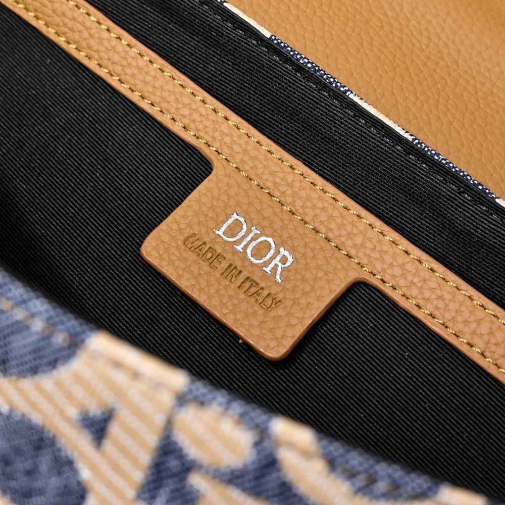 Classic Refined Black Leather Shoulder Bag