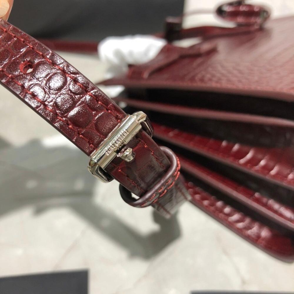 Classic Italian-Inspired Pink Leather Shoulder Bag