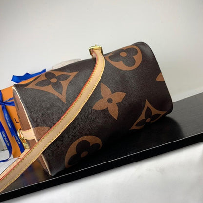 Modern Refined Shoulder Bag