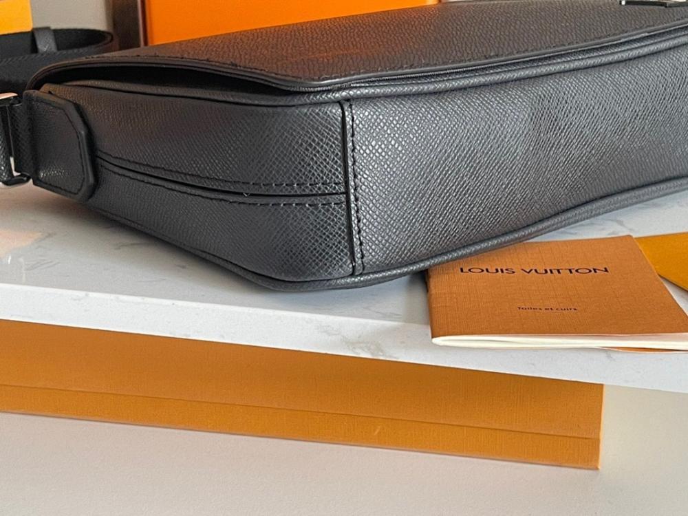 Italian-Inspired Stylish Leather Shoulder Bag