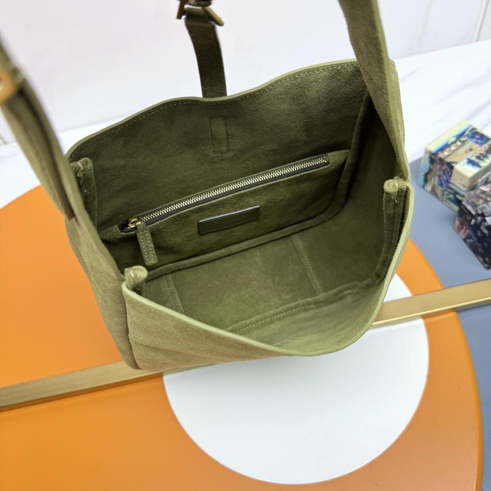Classic Shoulder Bag