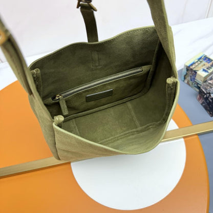 Classic Shoulder Bag