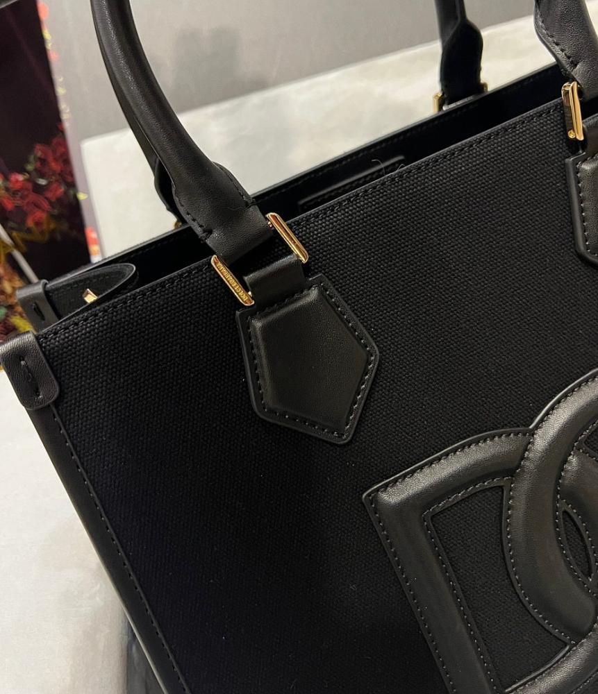 Modern Refined Leather Shoulder Bag