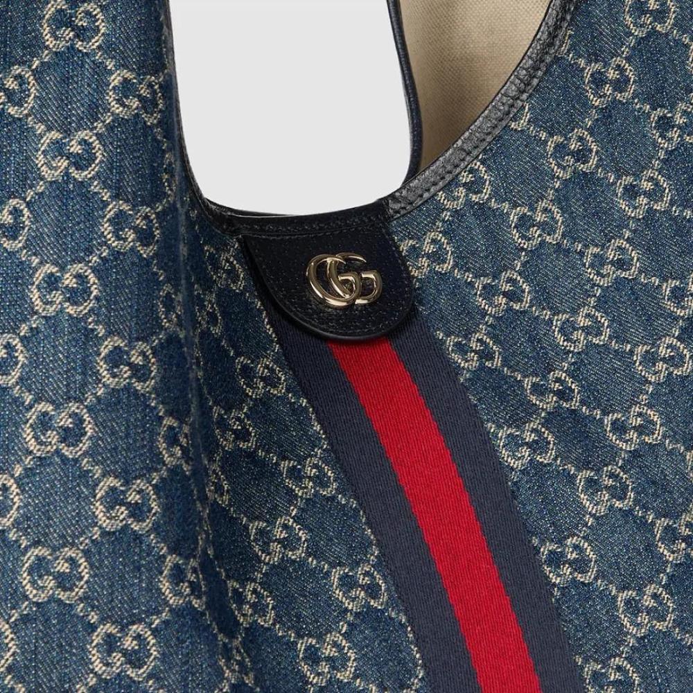 Elegant Refined Shoulder Bag