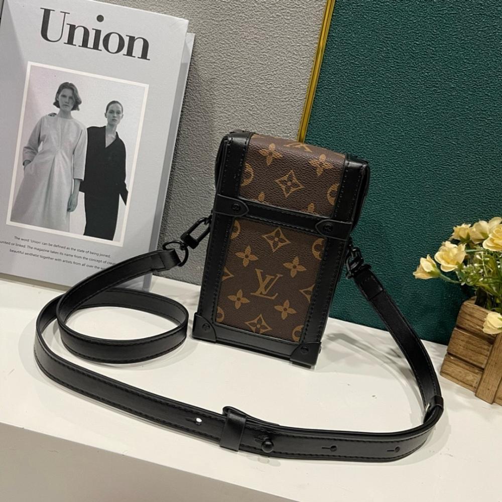 Modern Premium Studded Canvas Travel Bag