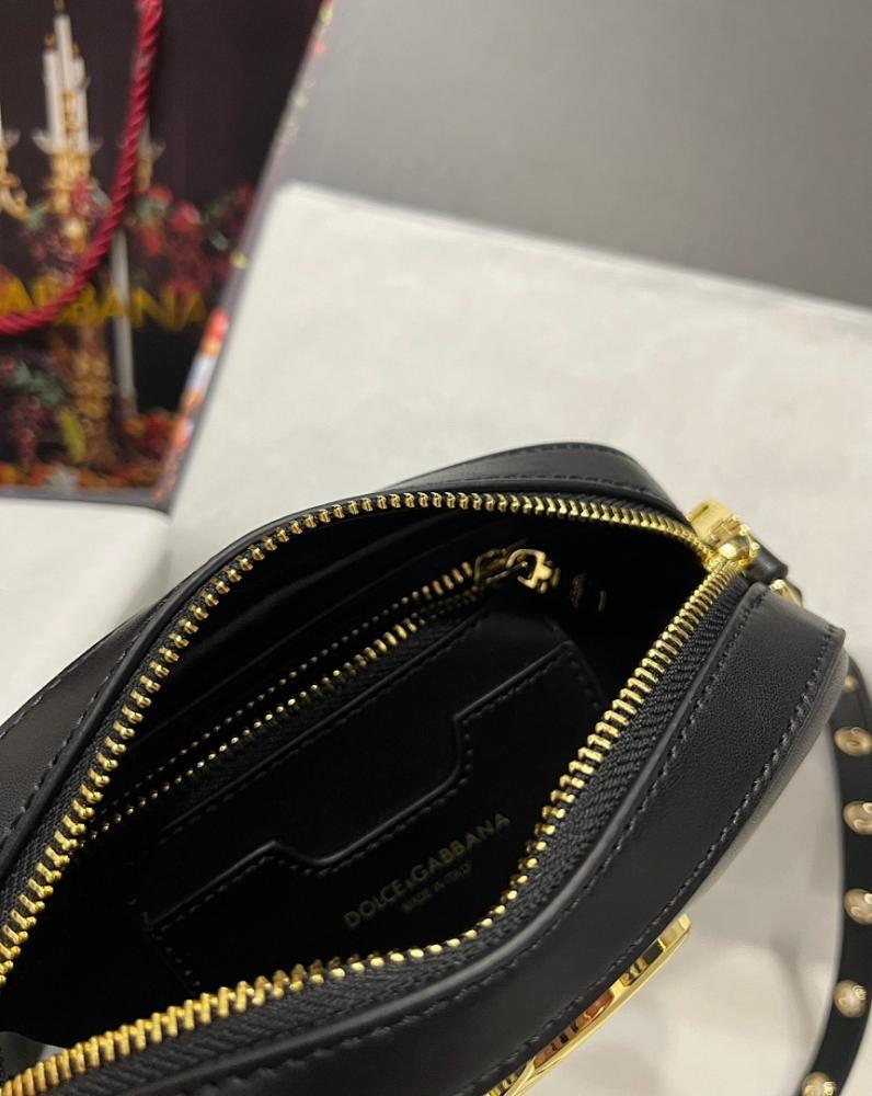 Modern Italian-Inspired Shoulder Bag