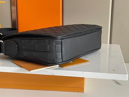 Modern Luxury Leather Shoulder Bag – Limited Edition