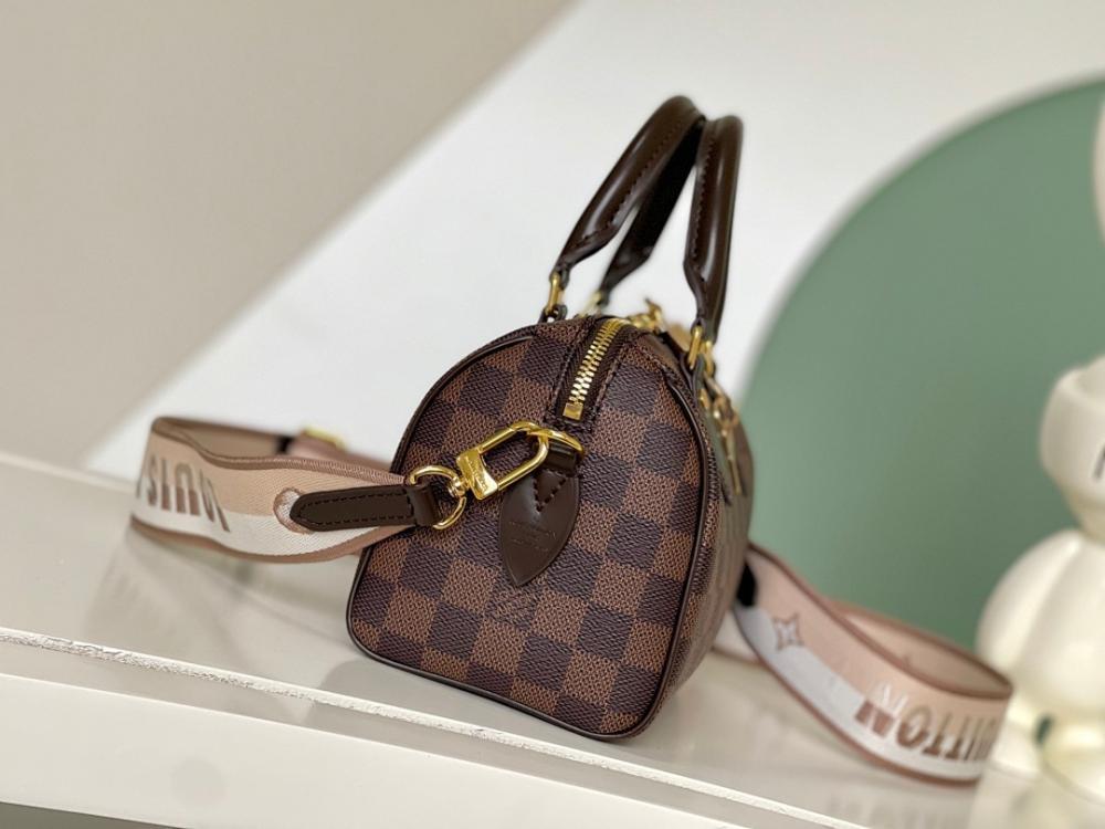 Classic Italian-Inspired Leather Shoulder Bag