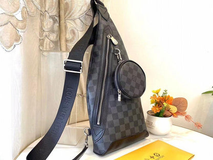 Elegant Refined Leather Crossbody Bag