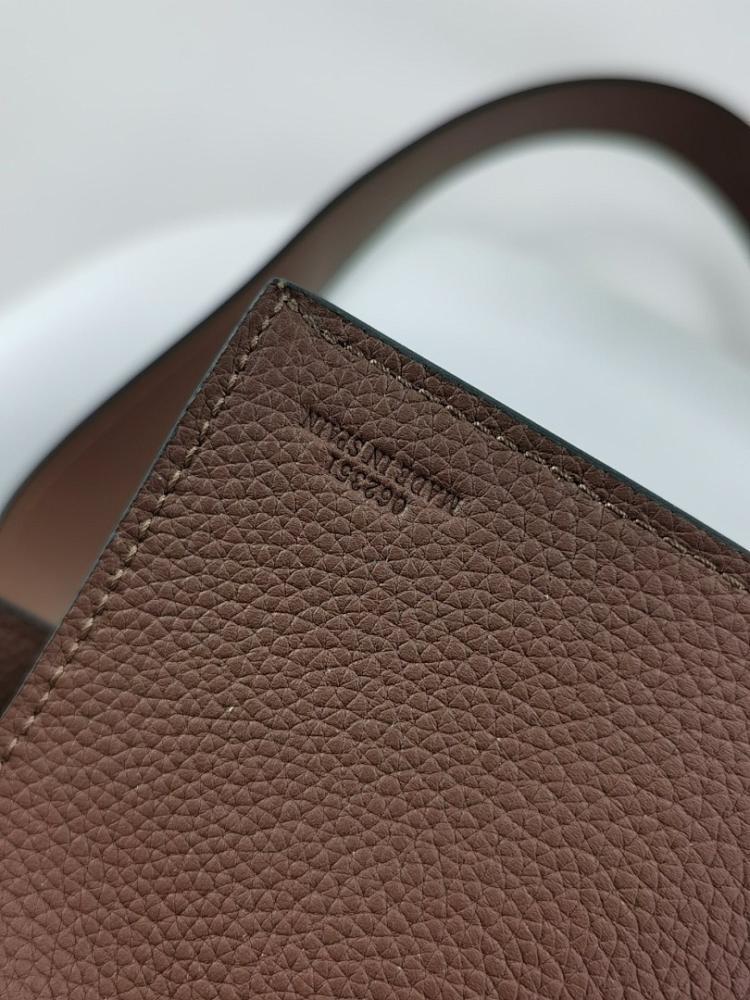 Modern Elegant Leather Bag