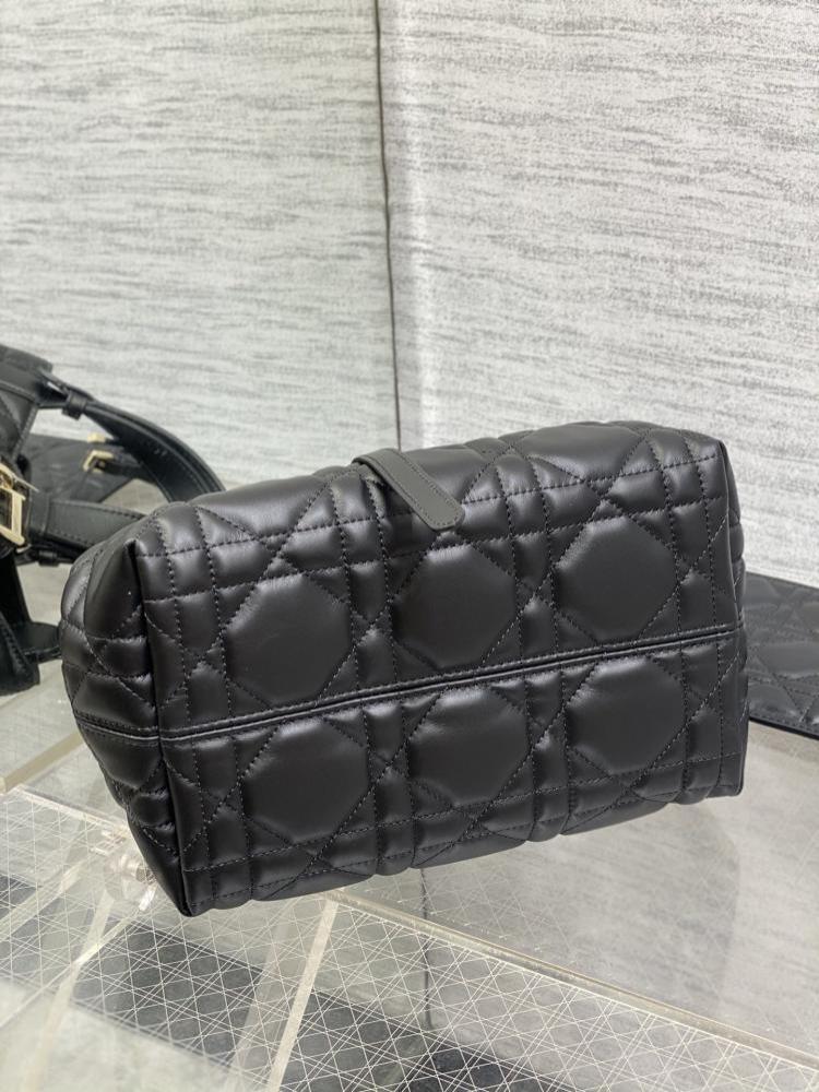 Classic Leather Shoulder Bag