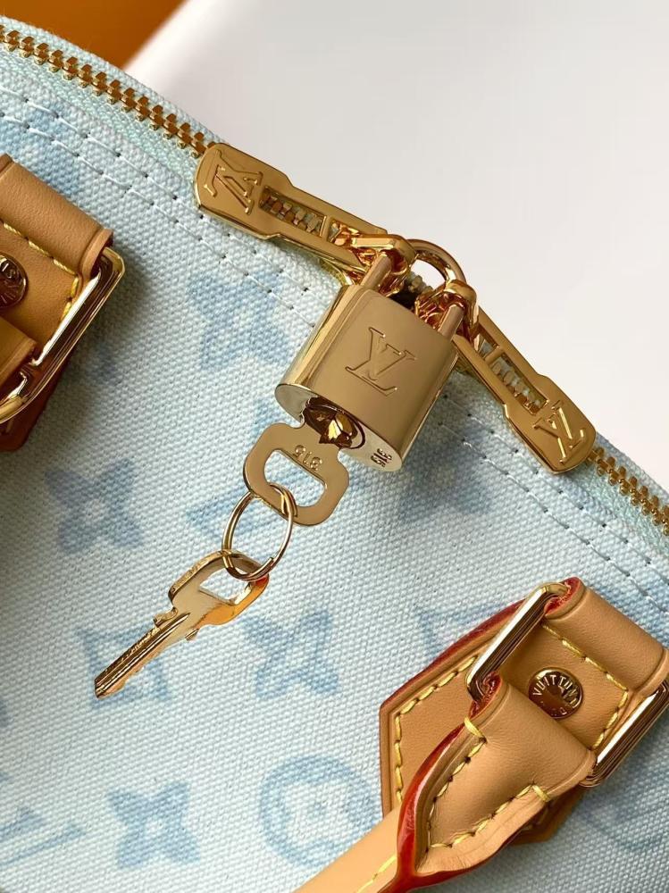 Classic Shoulder Bag