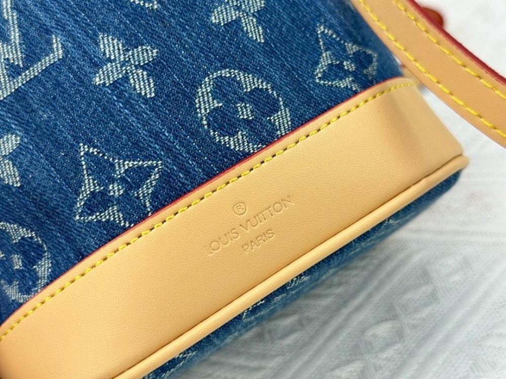 Modern Stylish Leather Top Handle Bag