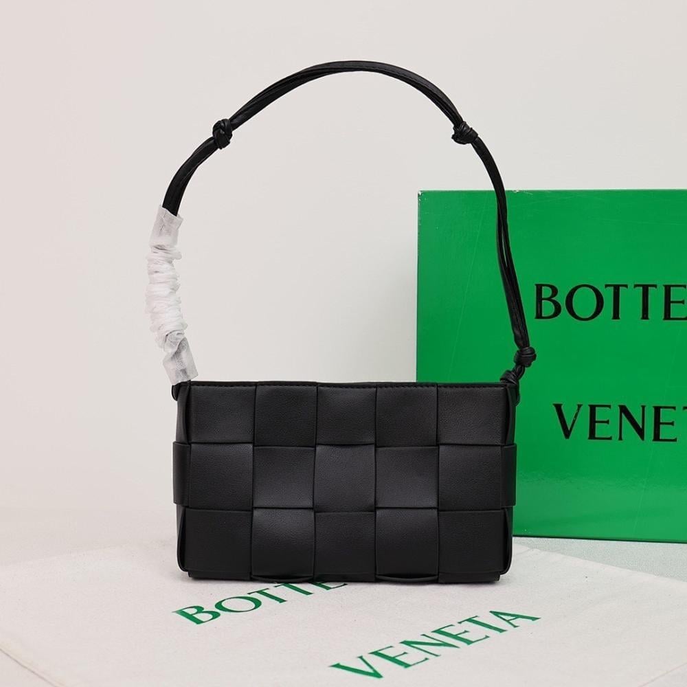 Modern Stylish Woven Shoulder Bag