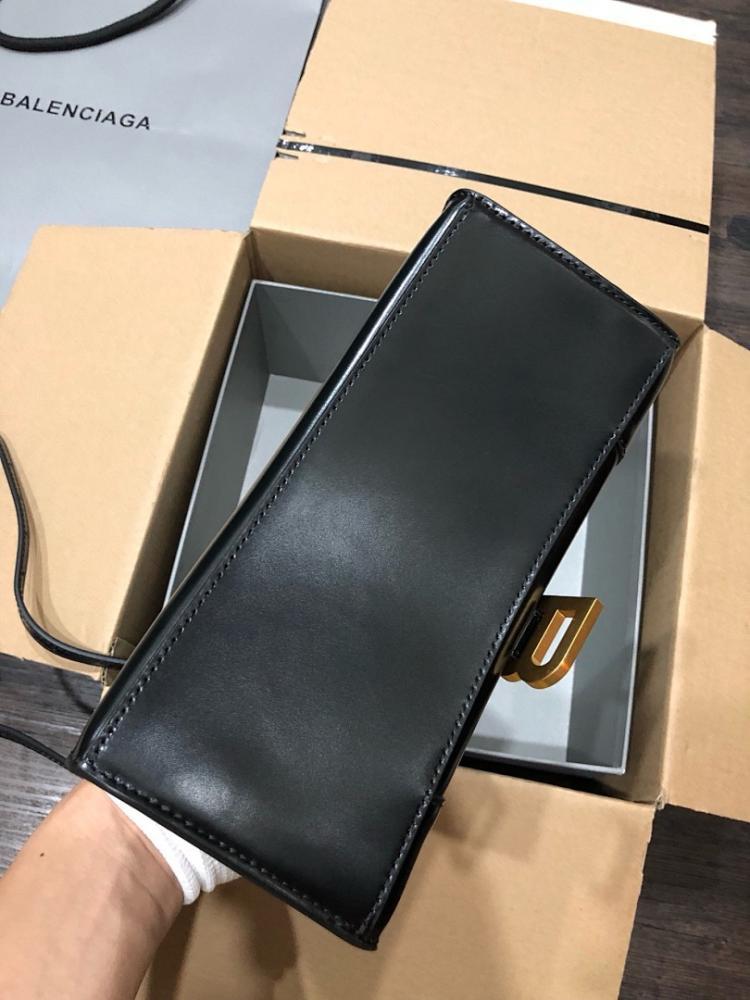 Modern Elegant Leather Top Handle Bag