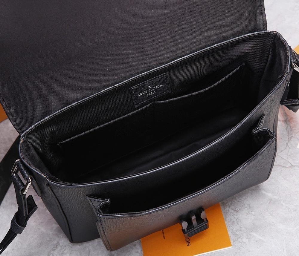 Modern Refined Leather Shoulder Bag