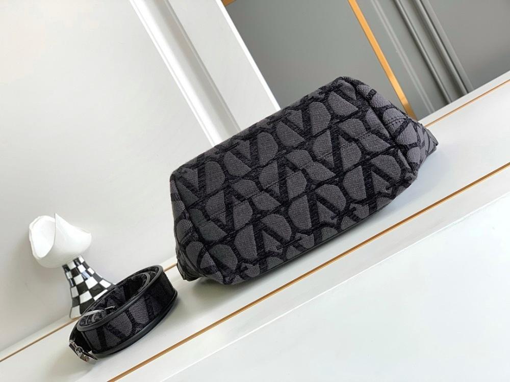 Modern Elegant Embroidered Shoulder Bag
