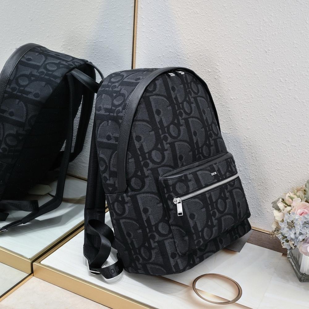 Elegant Refined Black Quilted Leather Shoulder Bag