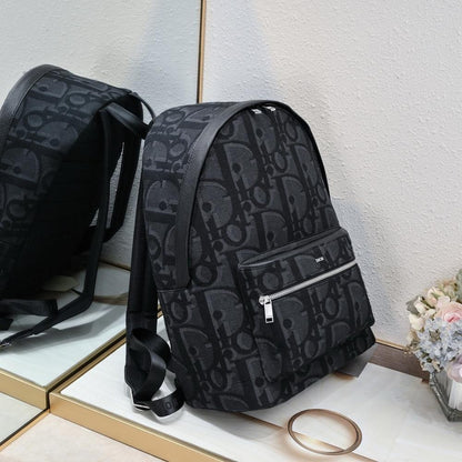 Elegant Refined Black Quilted Leather Shoulder Bag