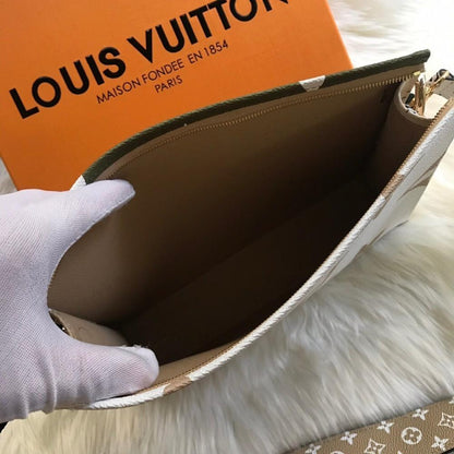 Modern Travel Bag – Limited Edition