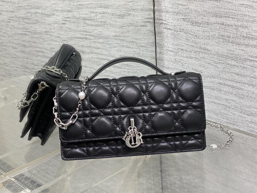 Elegant Leather Top Handle Bag
