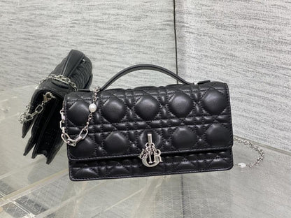 Elegant Leather Top Handle Bag