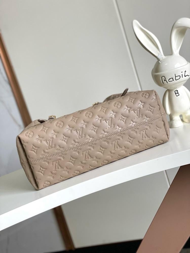 Modern Italian-Inspired Leather Shoulder Bag