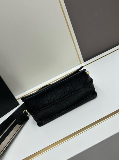 Modern Leather Shoulder Bag – Limited Edition