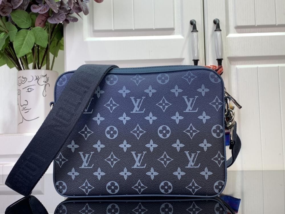 Elegant Shoulder Bag