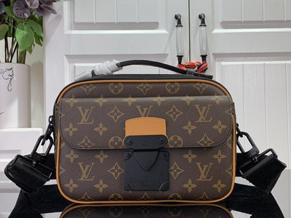 Classic Shoulder Bag