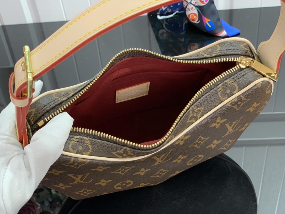 Classic Shoulder Bag