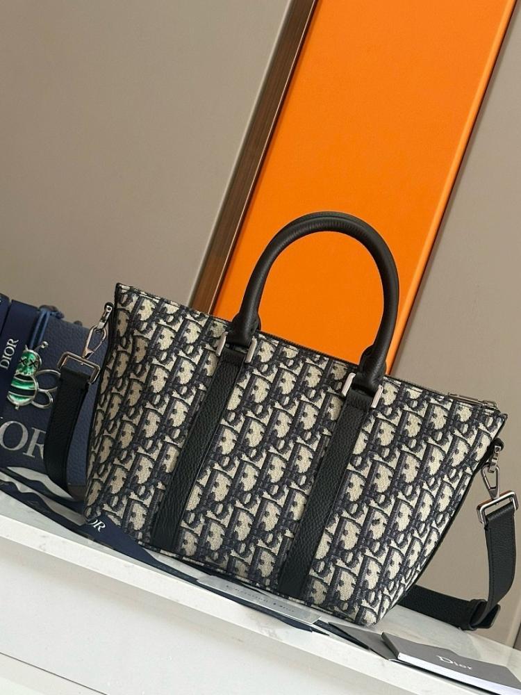 Classic Italian-Inspired Black Printed Leather Shoulder Bag