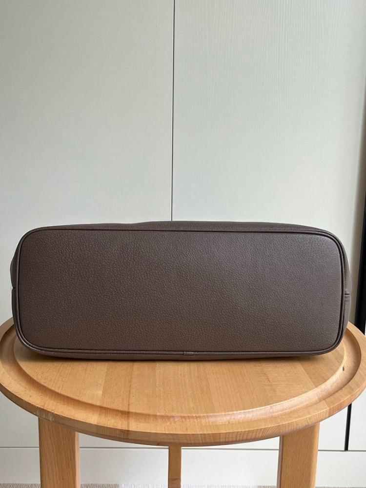 Modern Luxury Shoulder Bag – Special Edition
