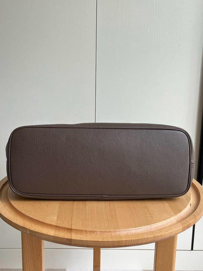 Modern Luxury Shoulder Bag – Special Edition