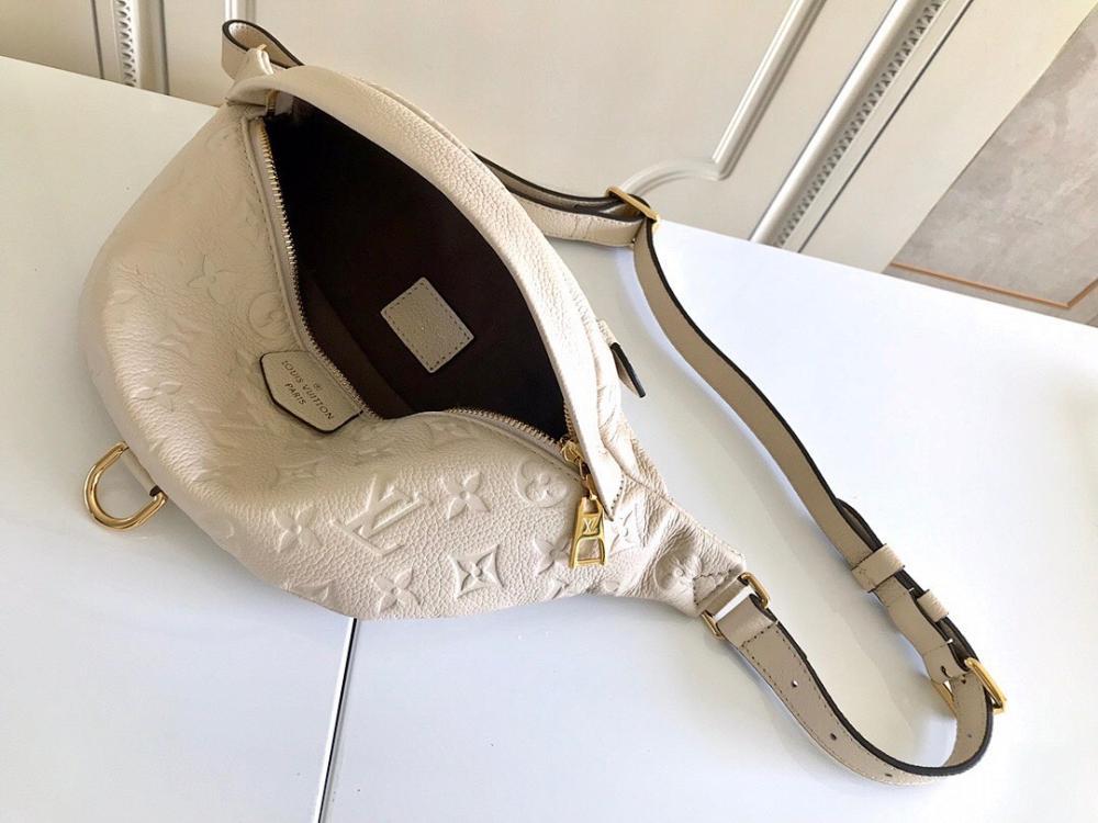 Classic Refined Crossbody Bag