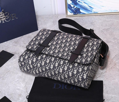 Modern Luxury Beige Embroidered Jacquard Shoulder Bag – Limited Edition