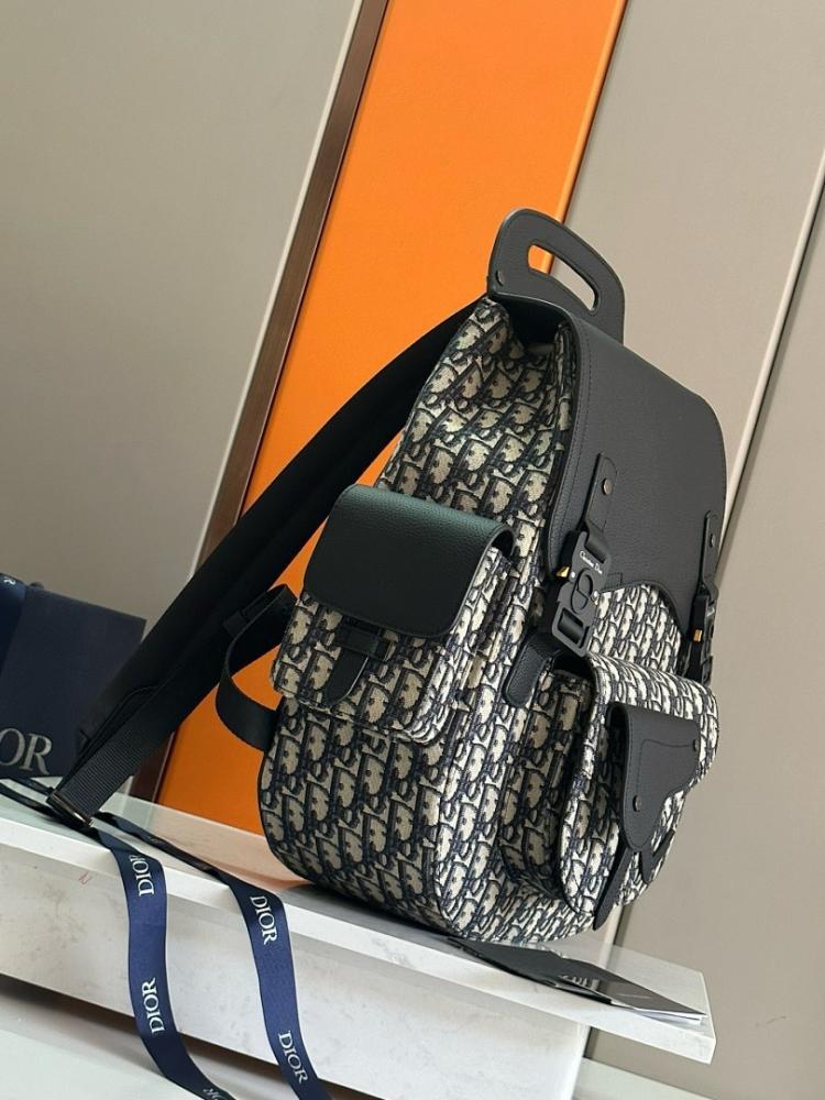 Modern Refined Top Handle Bag
