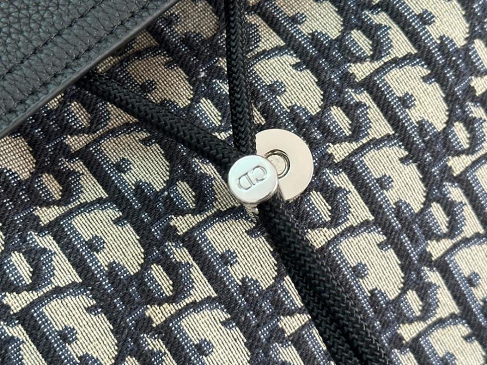Stylish Calfskin Crossbody Bag – Limited Edition