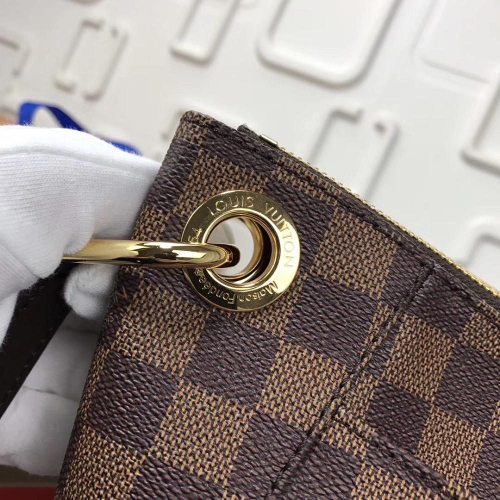 Classic Shoulder Bag