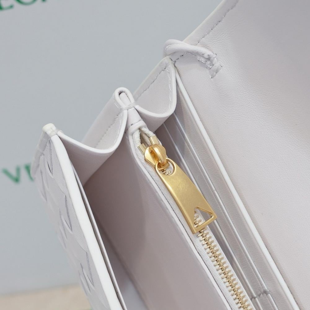 Modern Elegant Woven Bag – Limited Edition