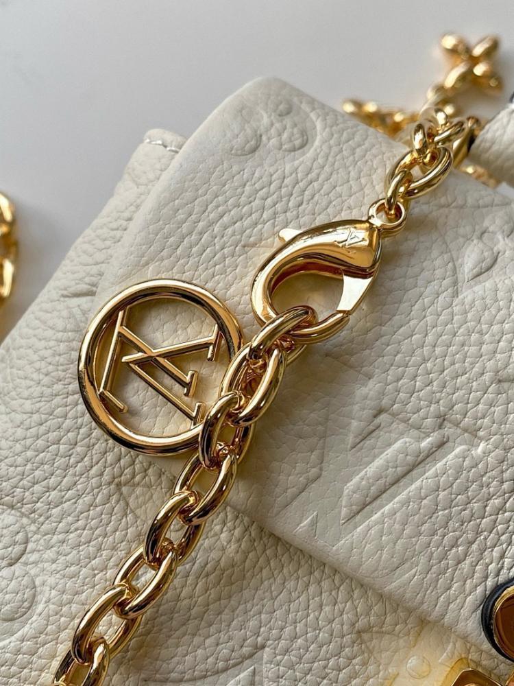 Classic Elegant Leather Shoulder Bag