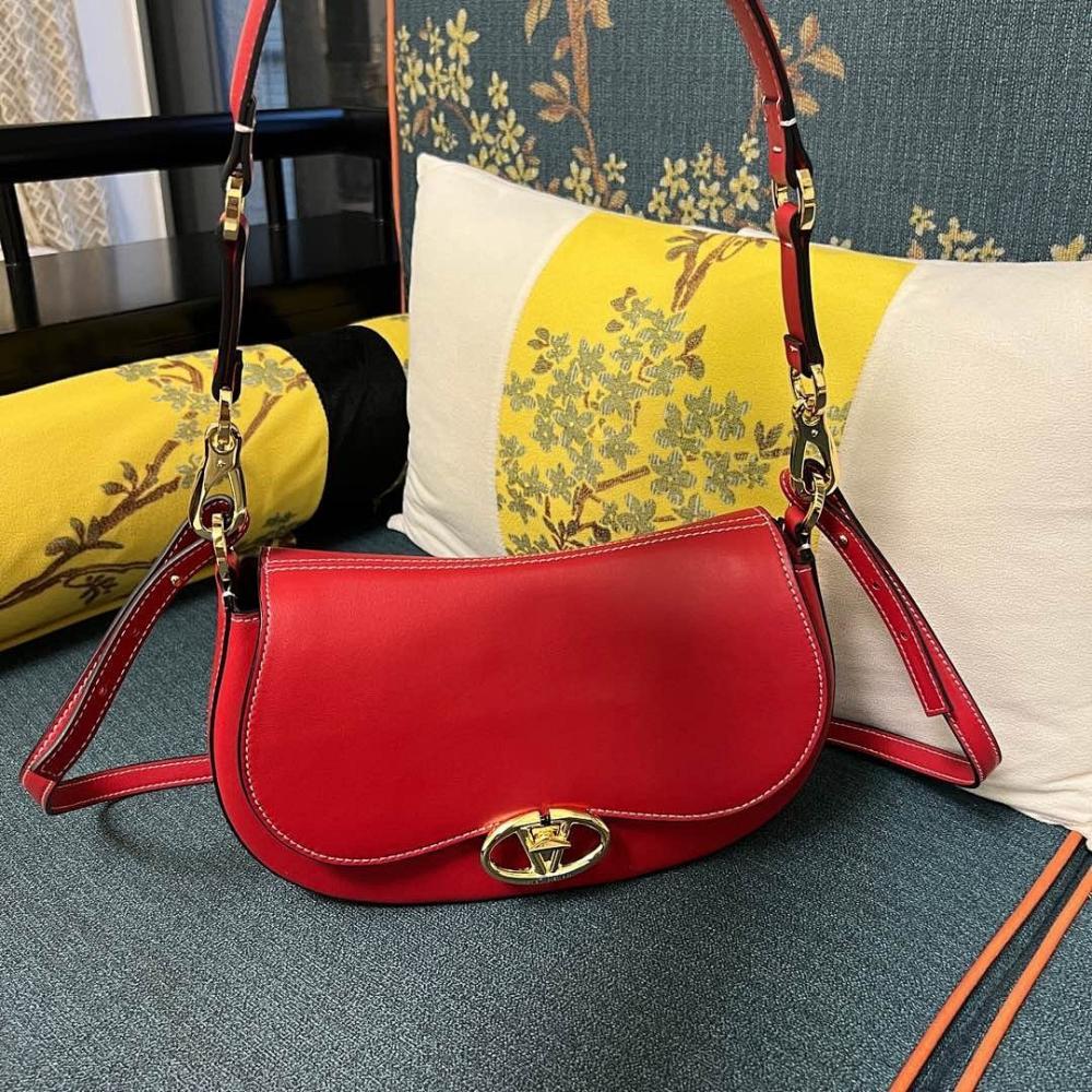 VLogo Signature Calfskin Shoulder Bag