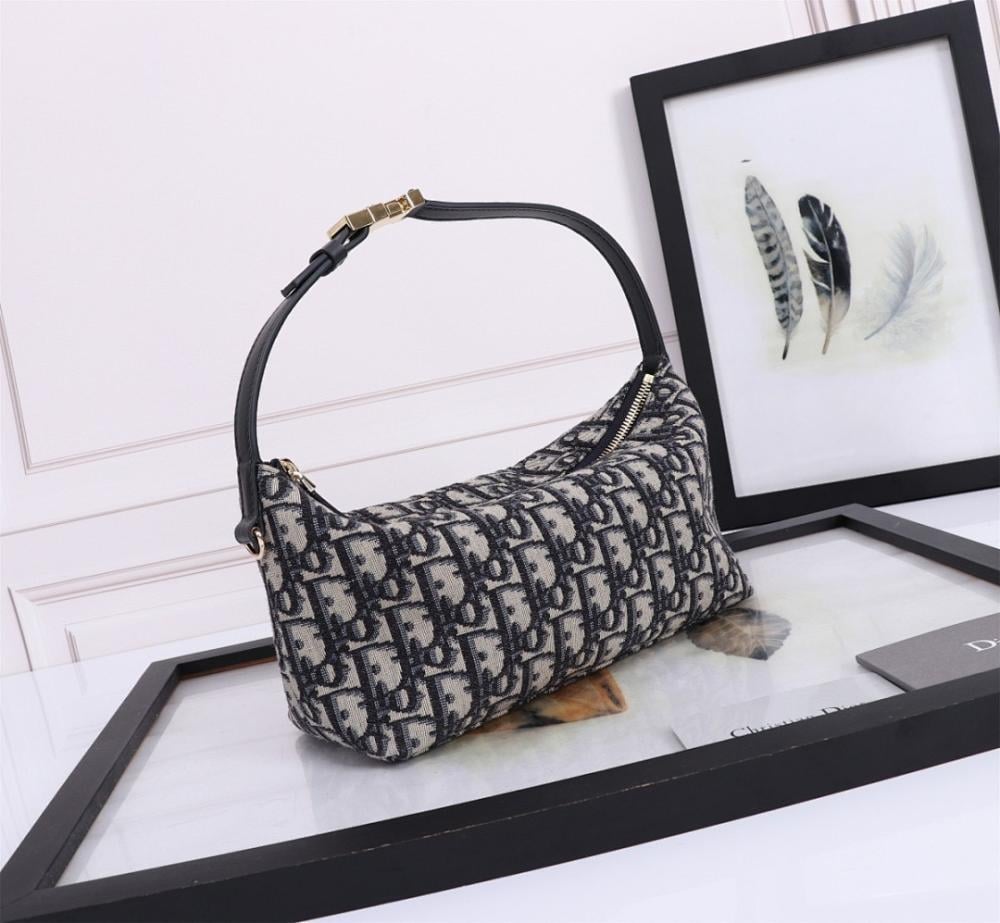 Luxury Embroidered Shoulder Bag – Limited Edition