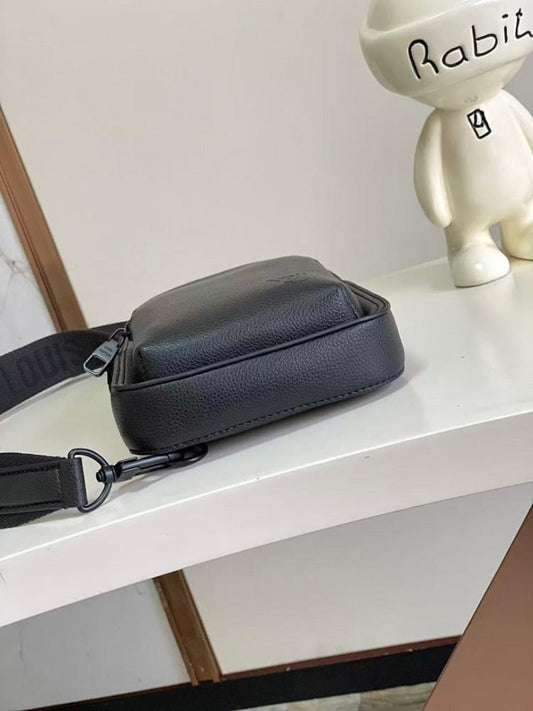 Modern Elegant Leather Shoulder Bag – Limited Edition