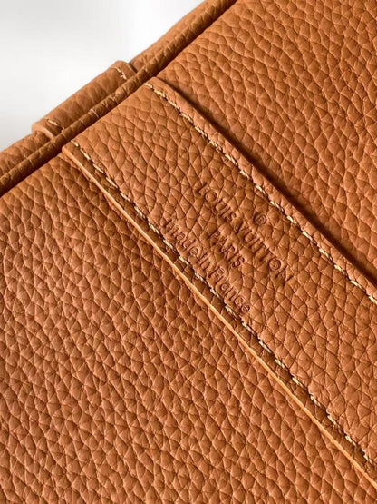 Elegant Leather Travel Bag