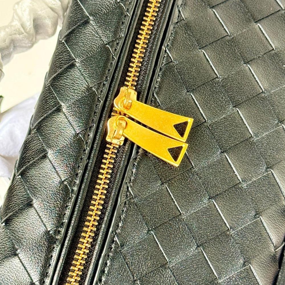 Elegant Woven Leather Shoulder Bag – Special Edition