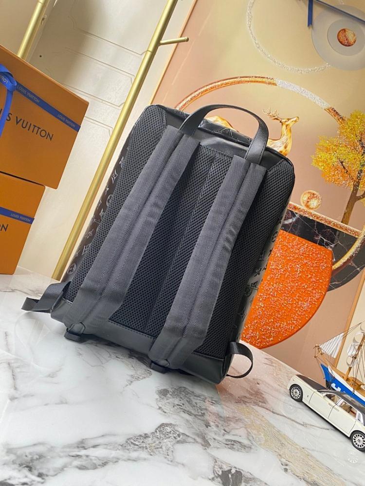 Classic Italian-Inspired Leather Crossbody Bag