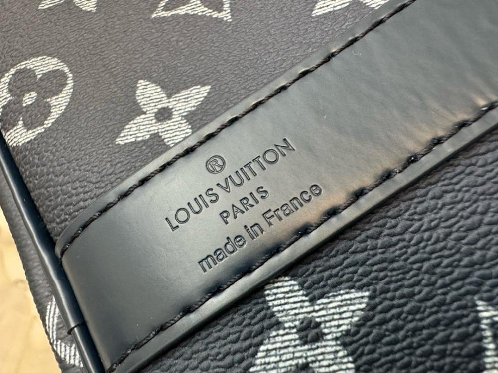 Modern Black Shoulder Bag – Limited Edition