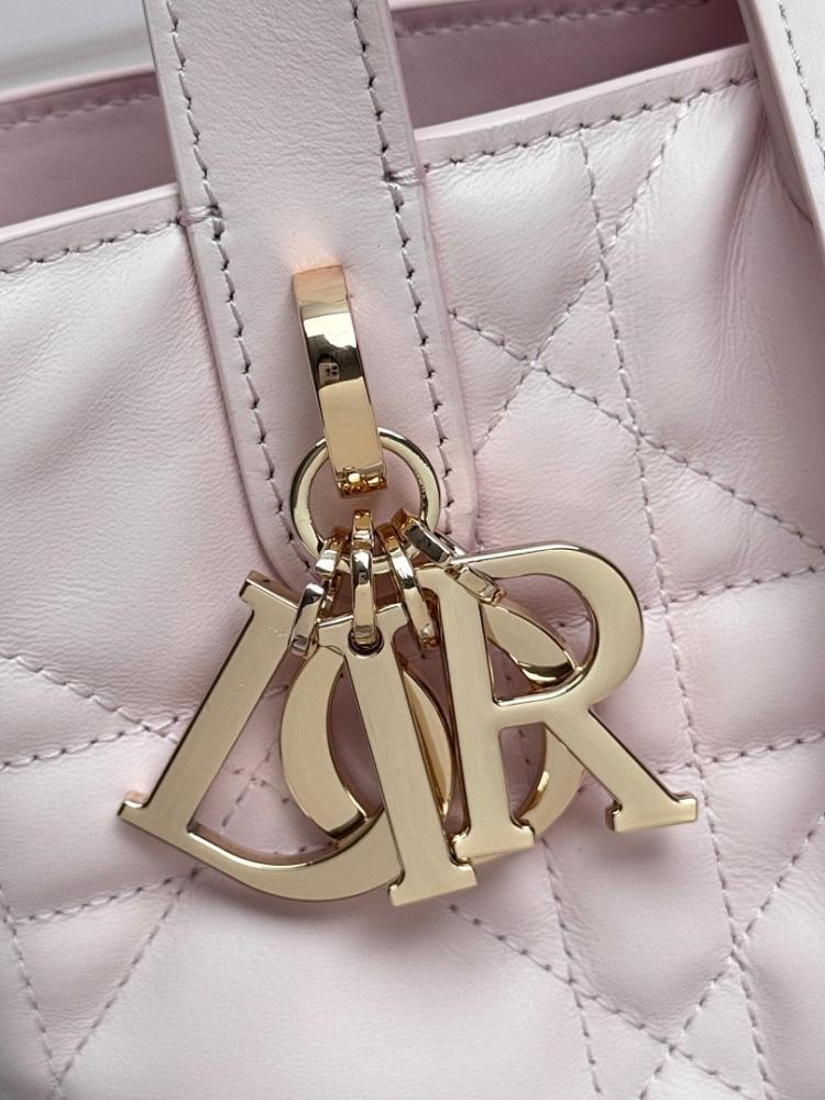 Elegant Leather Top Handle Bag – Special Edition